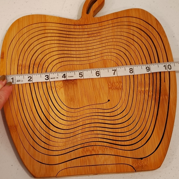 Wooden Apple 3-D Trivet Decorative Kitchen Collapsible Wooden Fruit Bowl - Picture 4 of 5